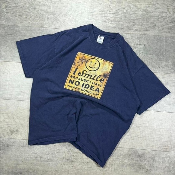 Vintage 2000s boxy, navy blue and yellow graphic, saying T-shirt size XL - Picture 2 of 5